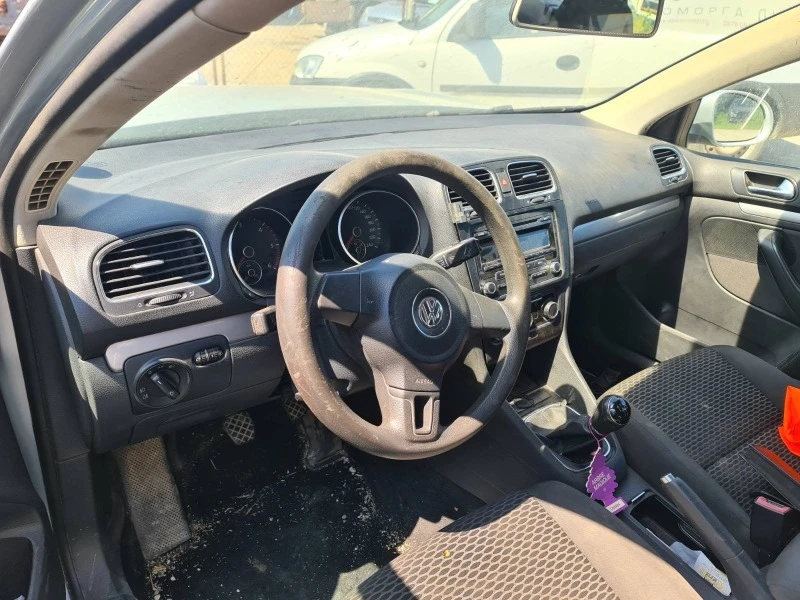 VW Golf 1.6 tdi, снимка 5 - Автомобили и джипове - 46143101