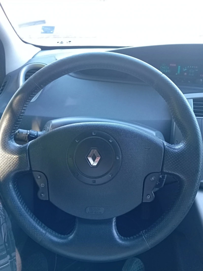 Renault Grand scenic, снимка 9 - Автомобили и джипове - 47819337