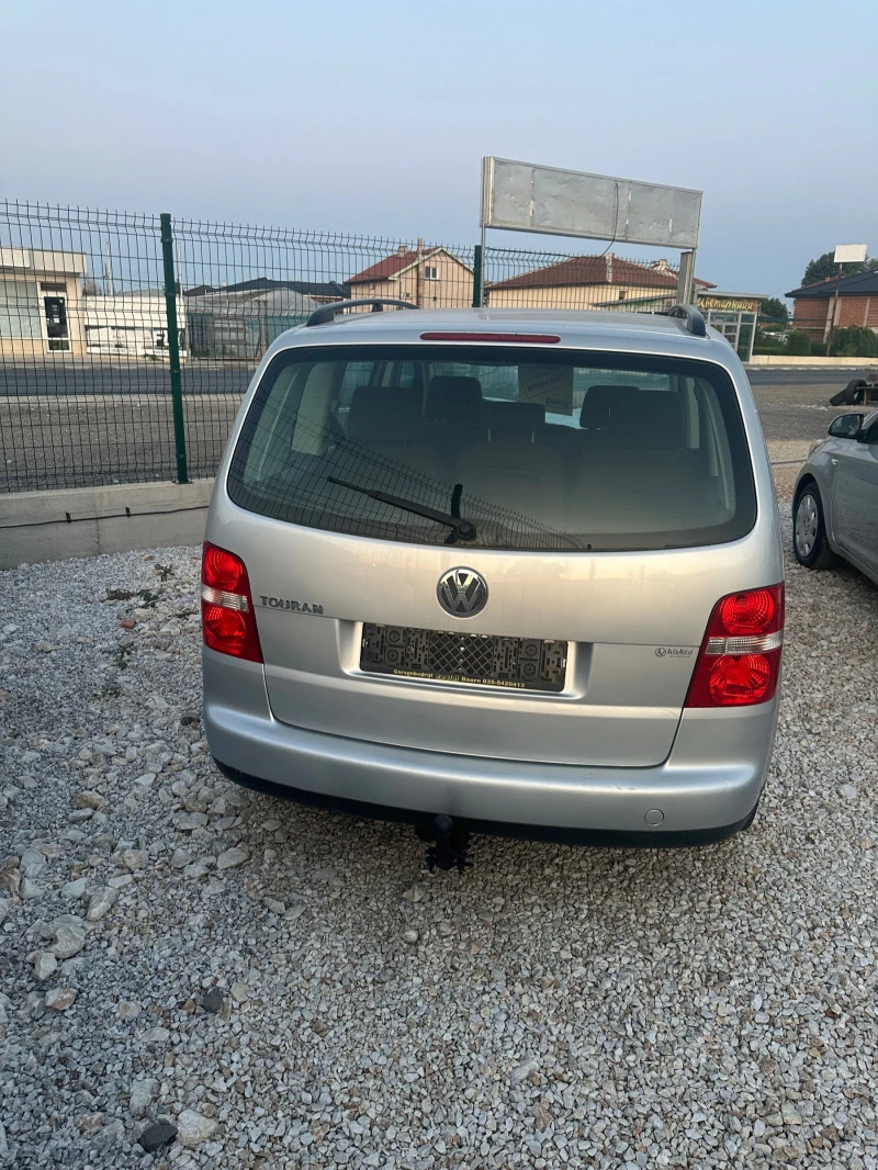 VW Touran 1.6 Бензин, снимка 3 - Автомобили и джипове - 47423084