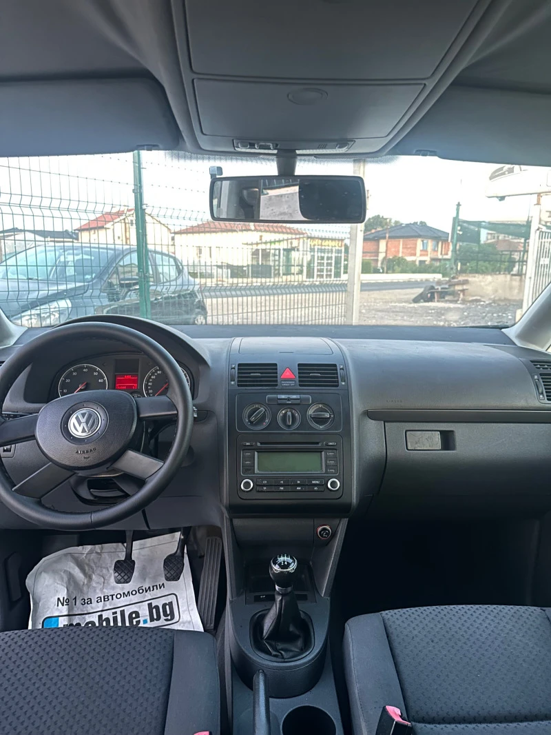 VW Touran 1.6 Бензин, снимка 6 - Автомобили и джипове - 47423084