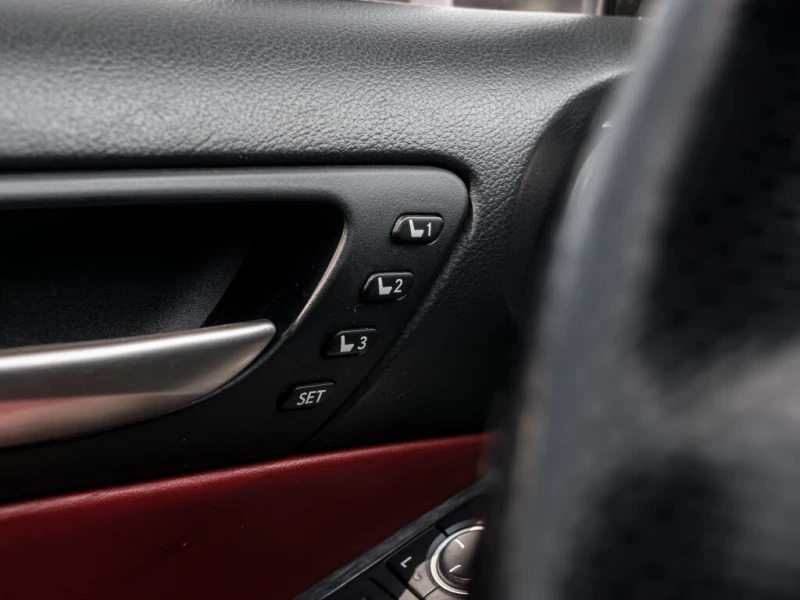 Lexus IS 300 AWD* АвтоКредит* (ЦЕНА ДО БГ), снимка 10 - Автомобили и джипове - 52517296