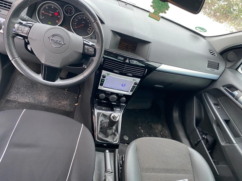 Opel Astra Нов внос , снимка 9 - Автомобили и джипове - 53345346