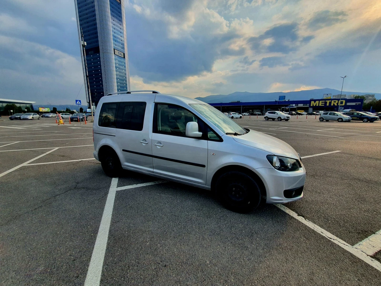 VW Caddy 1.6D  Автоматик  2014g   - изображение 8