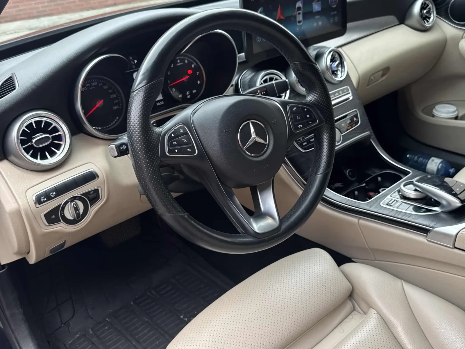 Mercedes-Benz C 300 ЗВЕЗДЕН ТАВАН* АМБИЕНТНО* 360 КАМЕРИ* АМГ ПАКЕТ - изображение 9