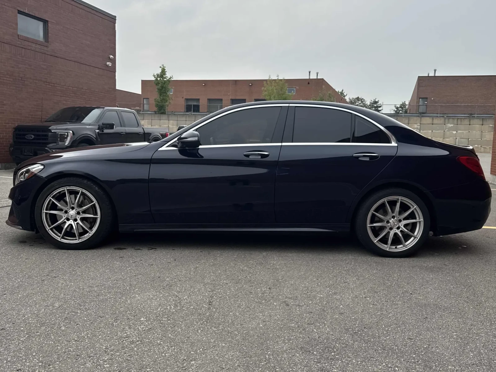Mercedes-Benz C 300 ЗВЕЗДЕН ТАВАН* АМБИЕНТНО* 360 КАМЕРИ* АМГ ПАКЕТ - изображение 4