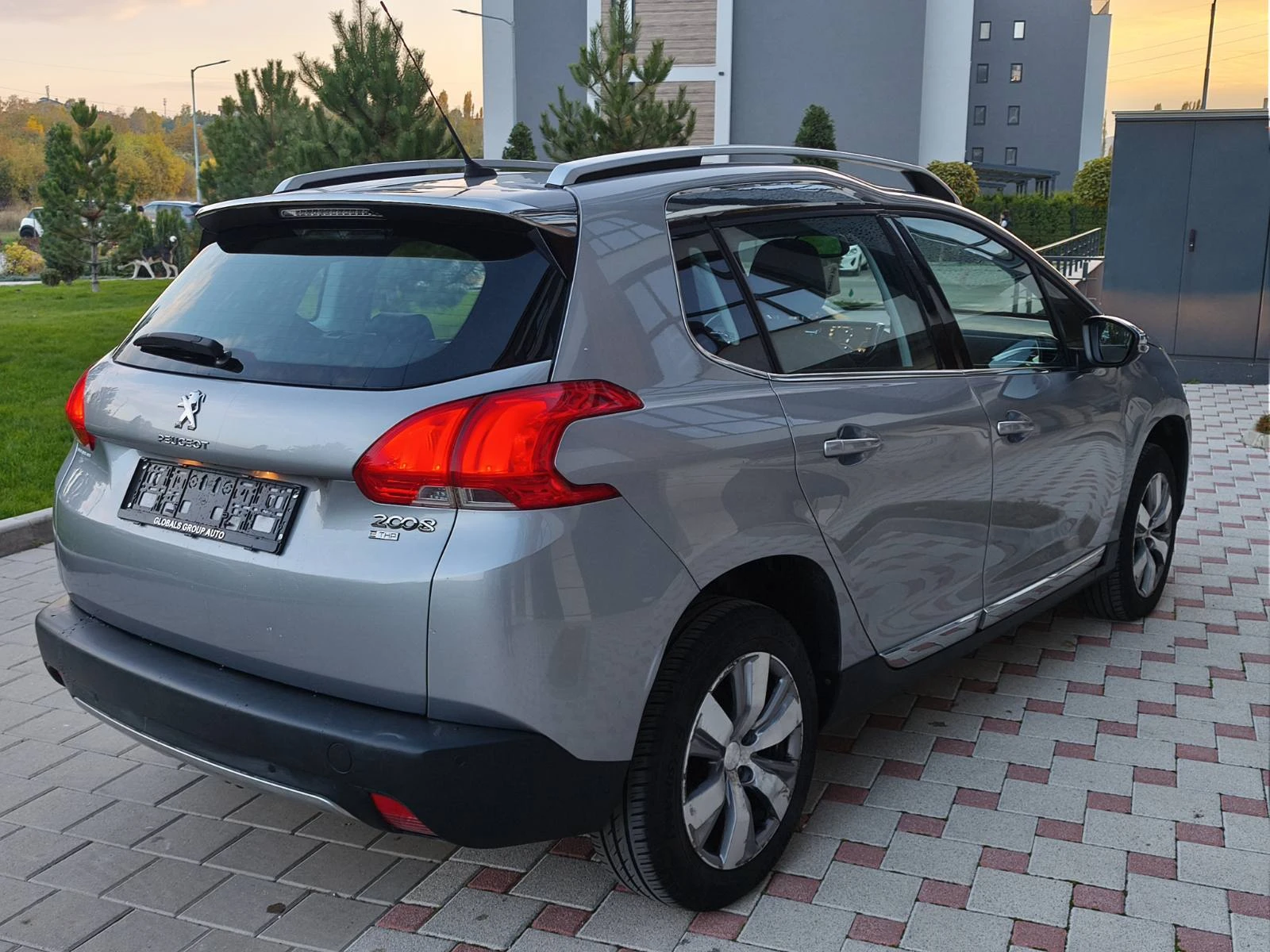 Peugeot 2008 1.2 PureTech Allure EURO 6 | Mobile.bg   14