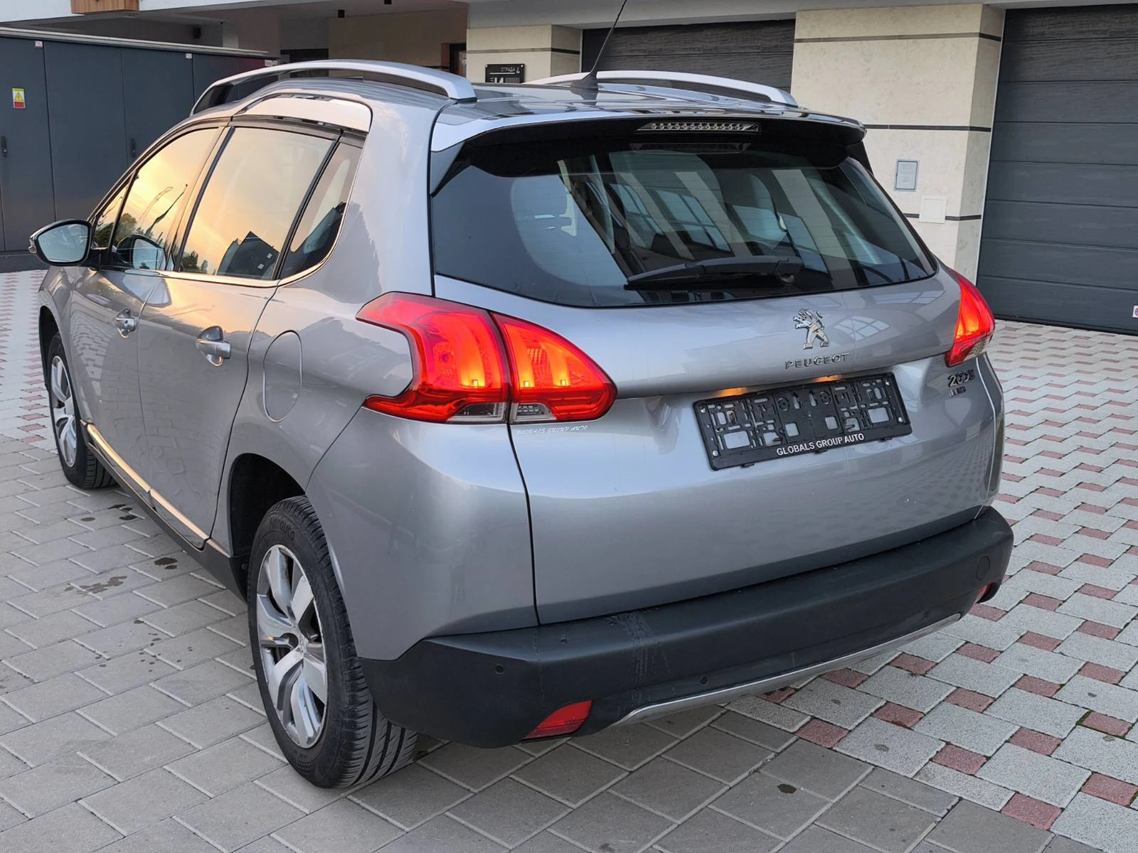 Peugeot 2008 1.2 PureTech Allure EURO 6 | Mobile.bg   13