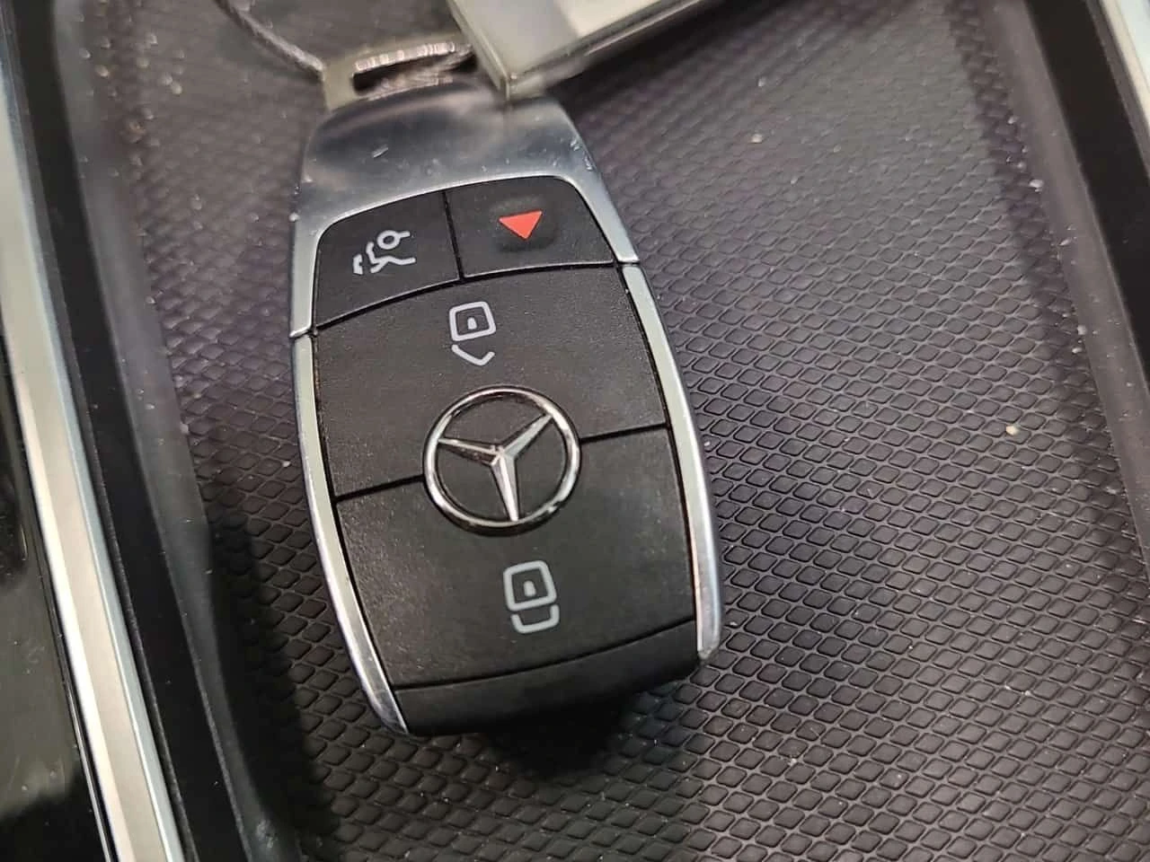 Mercedes-Benz CLA 250 PANORAMA| LANE ASSIST| CARFAX| , снимка 17 - Автомобили и джипове - 54078562