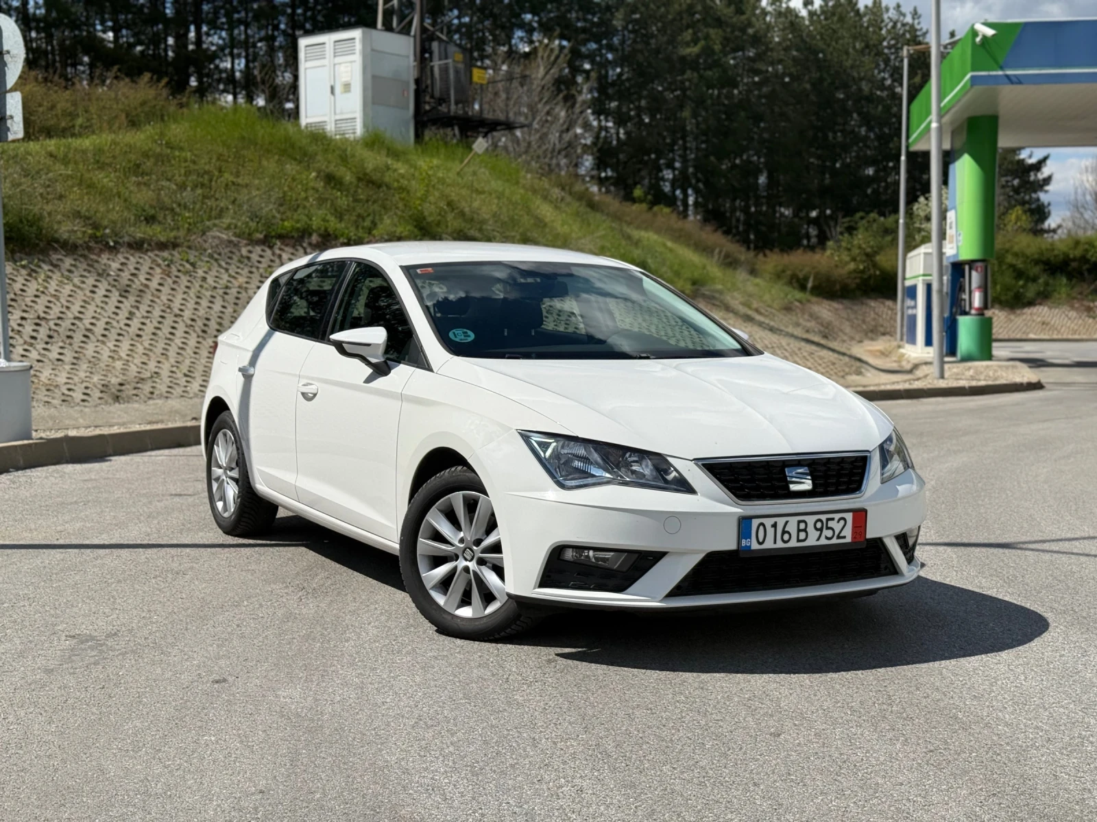 Seat Leon 1.6 TDI/FACELIFT, снимка 5 - Автомобили и джипове - 54340352