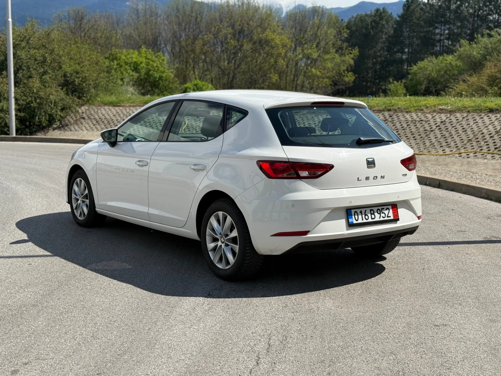 Seat Leon 1.6 TDI/FACELIFT, снимка 6 - Автомобили и джипове - 54340352