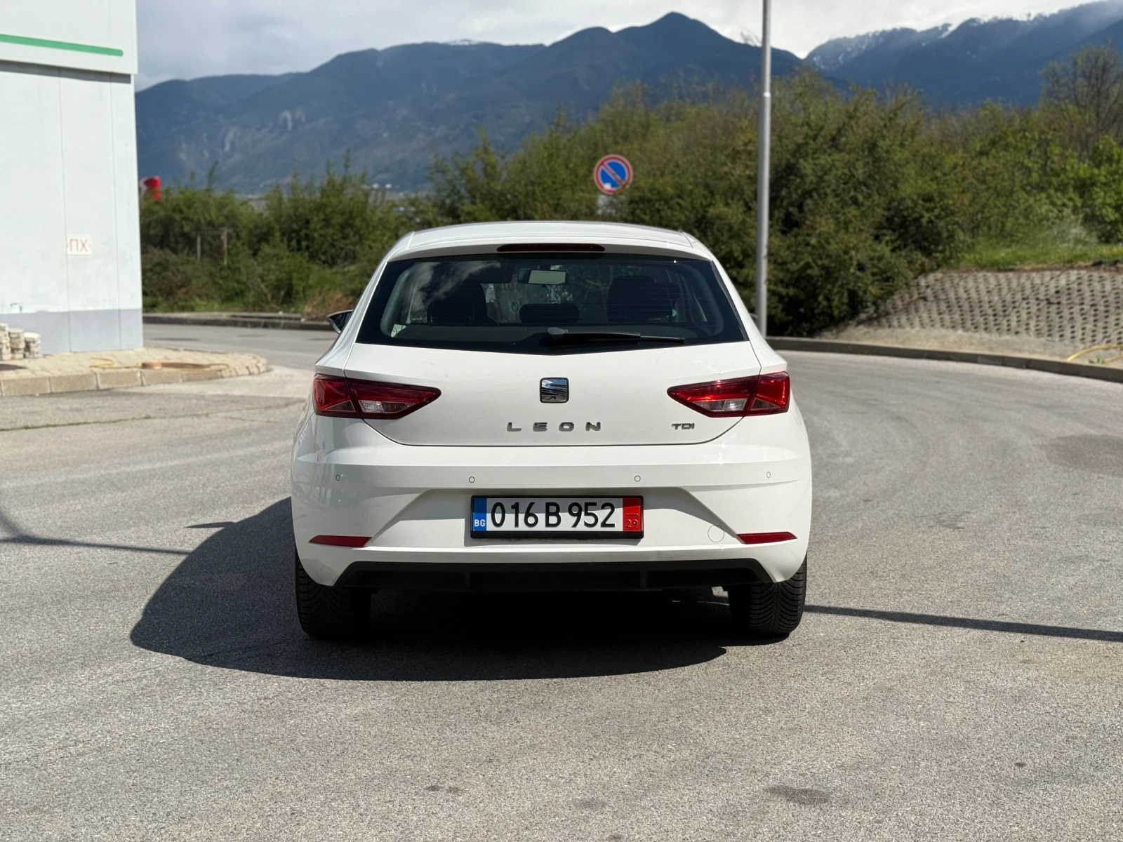 Seat Leon 1.6 TDI/FACELIFT, снимка 4 - Автомобили и джипове - 54340352
