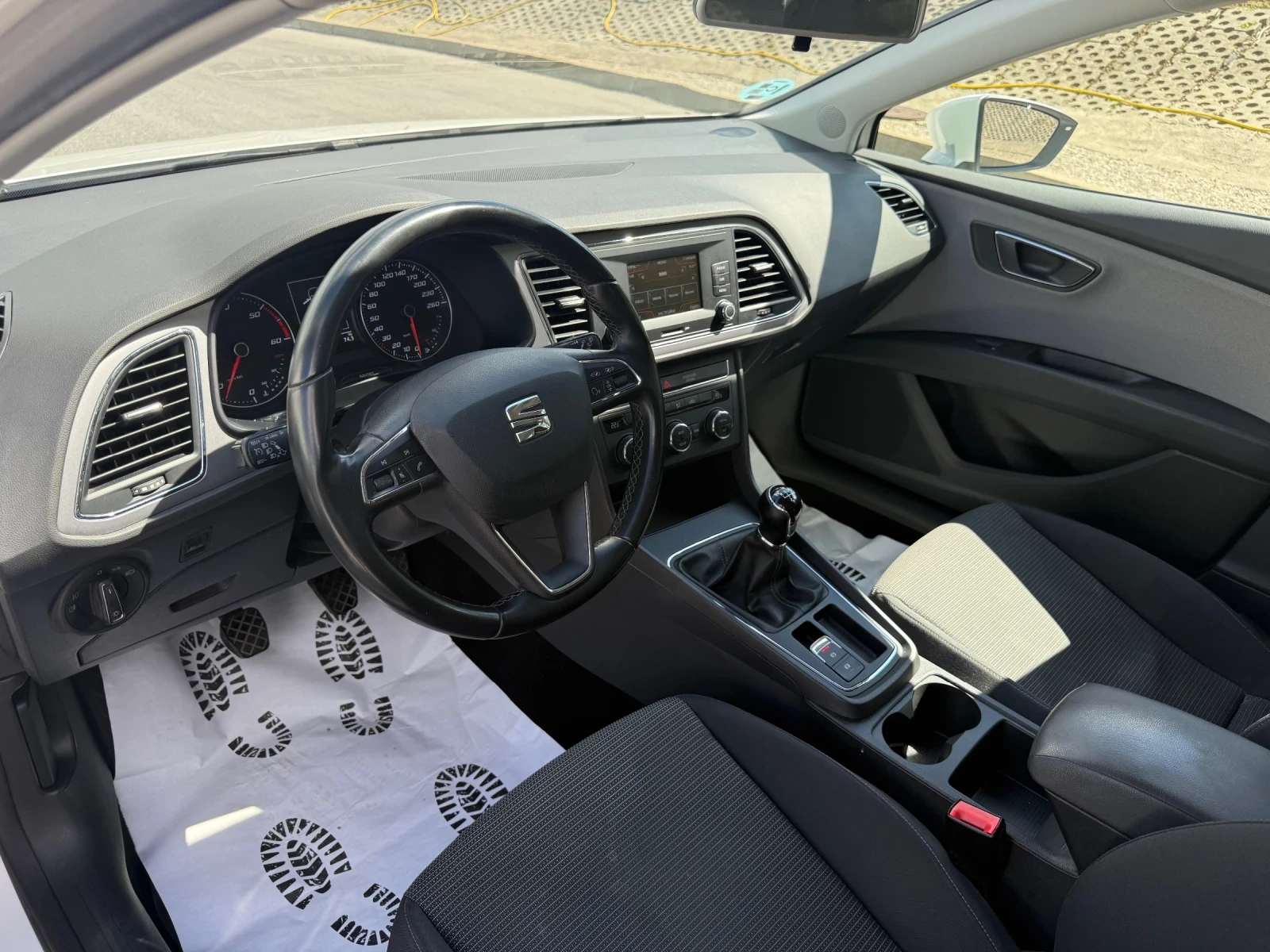 Seat Leon 1.6 TDI/FACELIFT, снимка 7 - Автомобили и джипове - 54340352