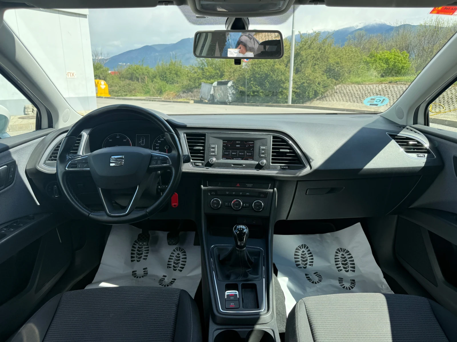 Seat Leon 1.6 TDI/FACELIFT, снимка 8 - Автомобили и джипове - 54340352