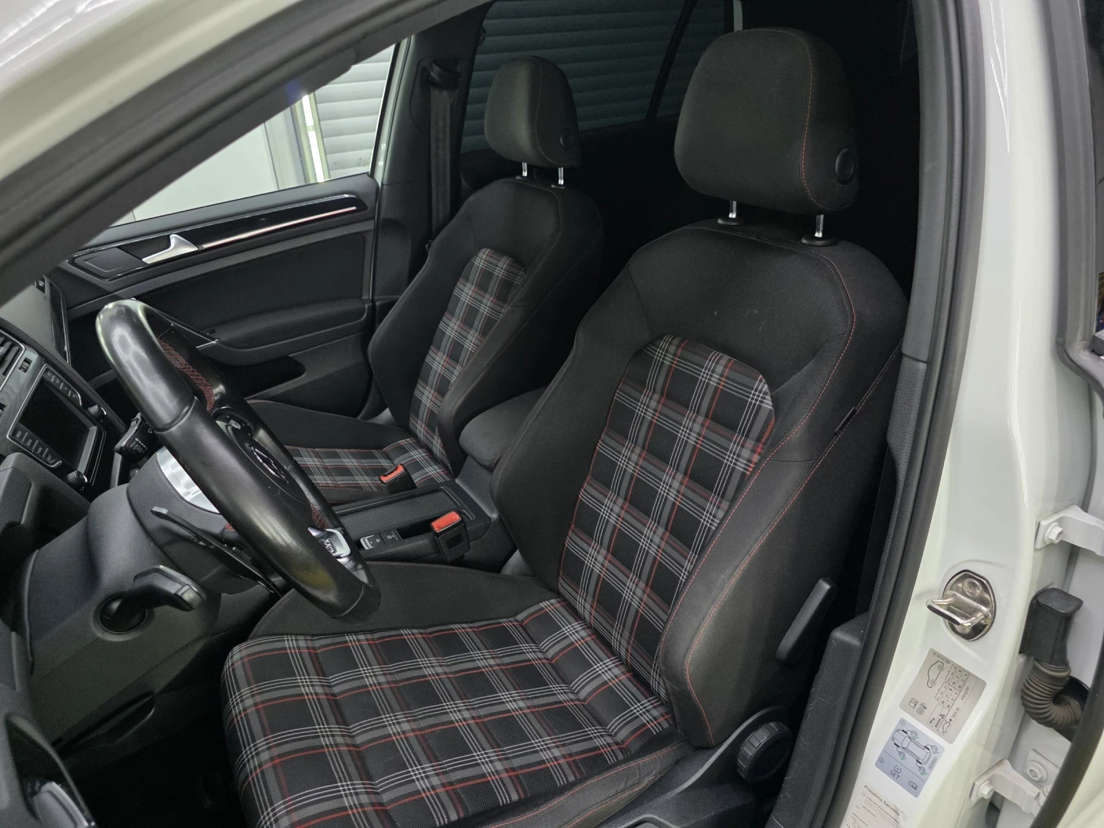 VW Golf GTI Performance , снимка 6 - Автомобили и джипове - 54393480