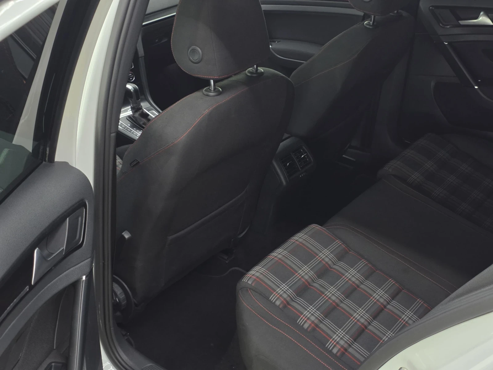 VW Golf GTI Performance , снимка 10 - Автомобили и джипове - 54393480