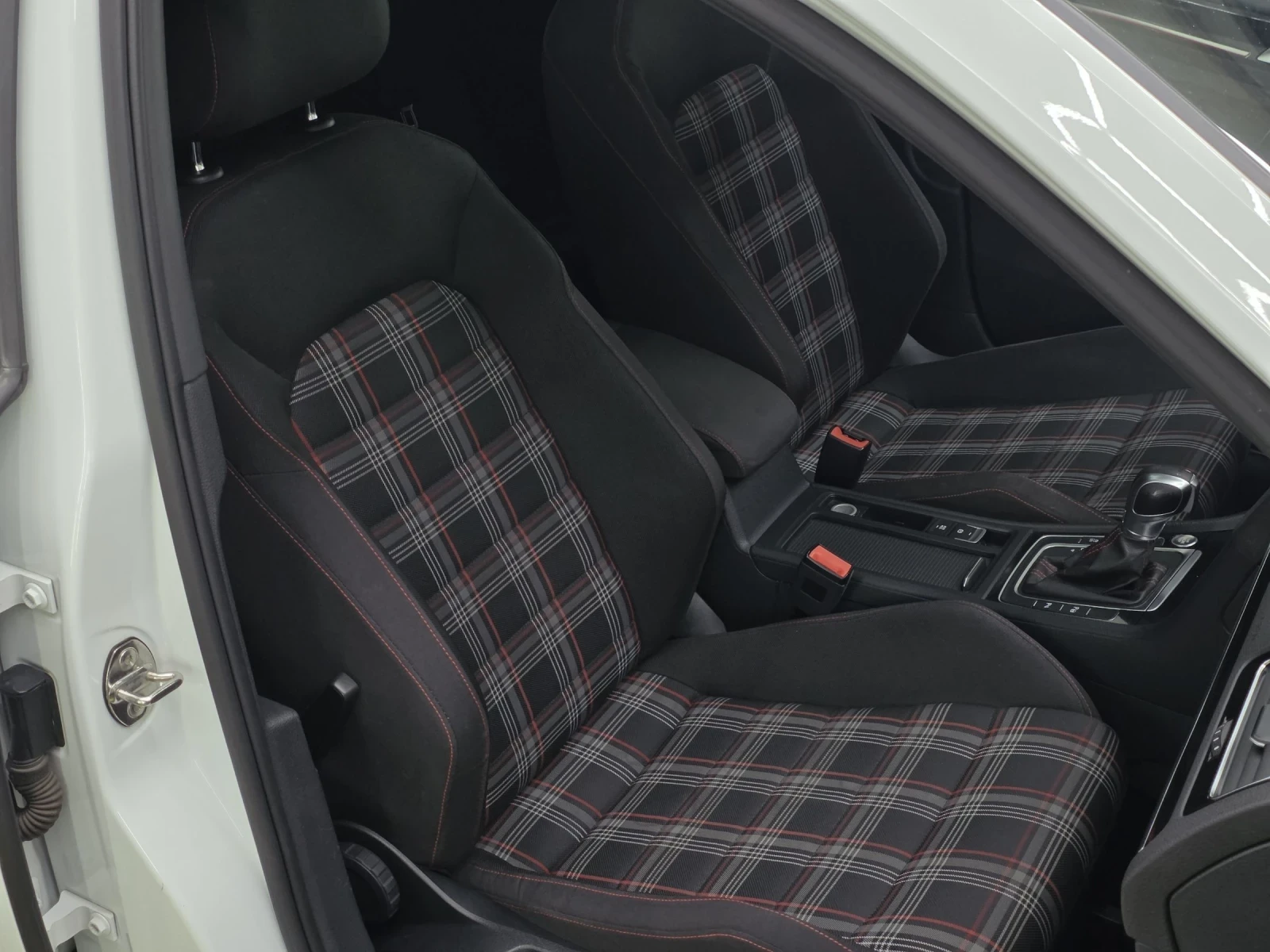 VW Golf GTI Performance , снимка 13 - Автомобили и джипове - 54393480