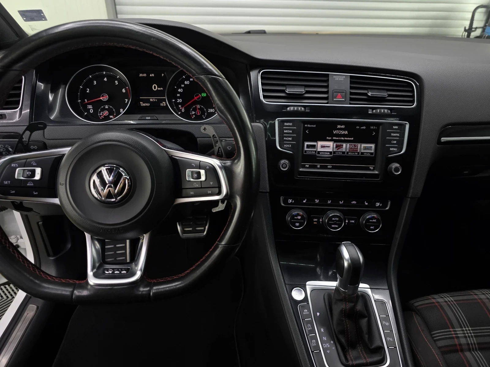 VW Golf GTI Performance , снимка 8 - Автомобили и джипове - 54393480