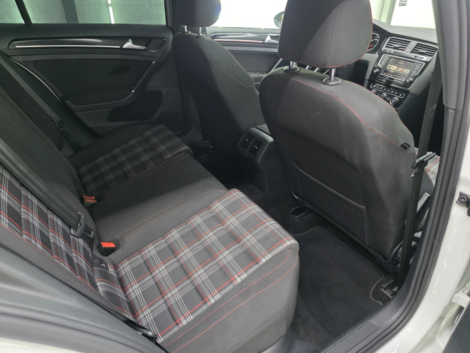 VW Golf GTI Performance , снимка 12 - Автомобили и джипове - 54393480