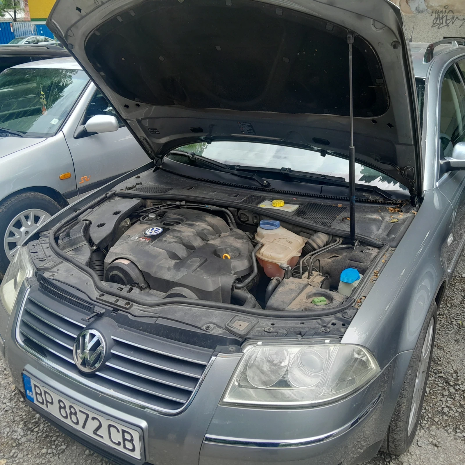 VW Passat 1.9 TDI, снимка 2 - Автомобили и джипове - 54619321