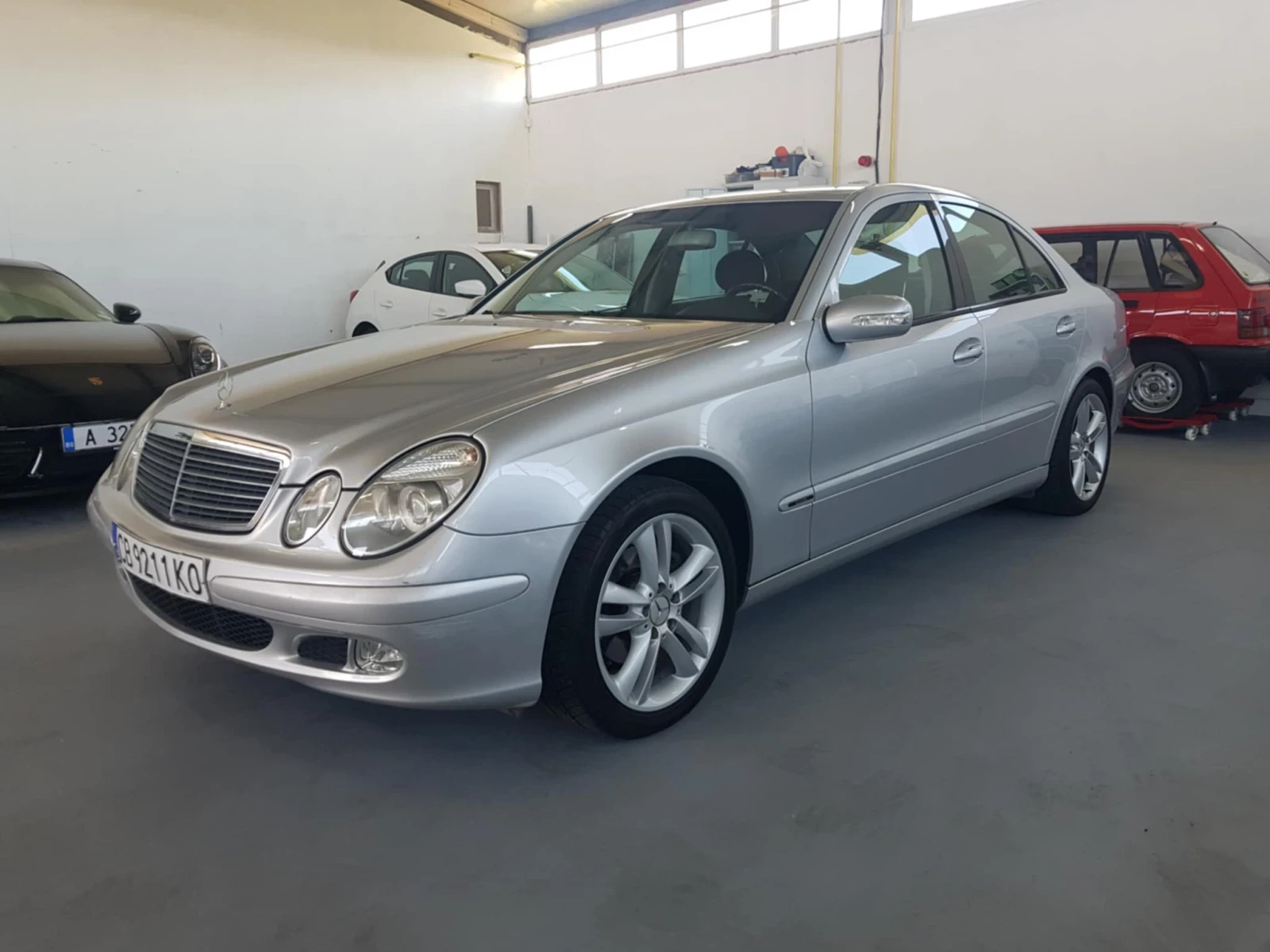 Mercedes-Benz E 240 Classic , снимка 5 - Автомобили и джипове - 54908740