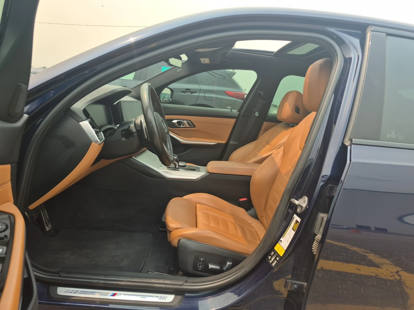 BMW 330 xDrive / Navigation / Blind Spot / Camera / Memory, снимка 5 - Автомобили и джипове - 55322213