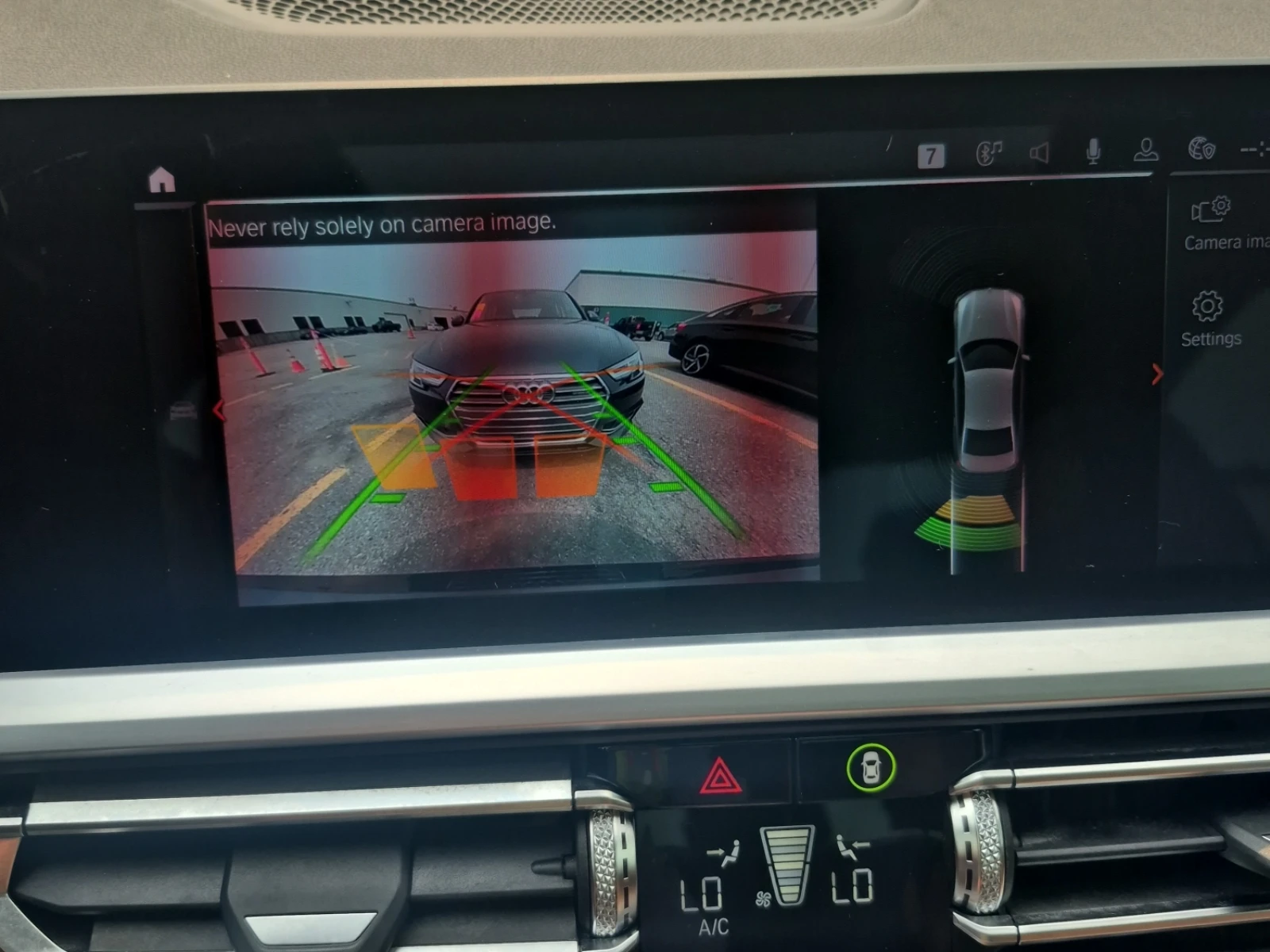 BMW 330 xDrive / Navigation / Blind Spot / Camera / Memory, снимка 13 - Автомобили и джипове - 55322213