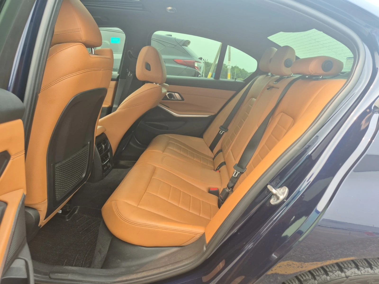 BMW 330 xDrive / Navigation / Blind Spot / Camera / Memory, снимка 10 - Автомобили и джипове - 55322213