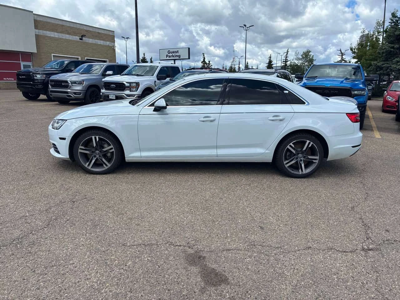 Audi A4 Technik | CARFAX | 360 | ШИБИДАХ, снимка 3 - Автомобили и джипове - 55412454