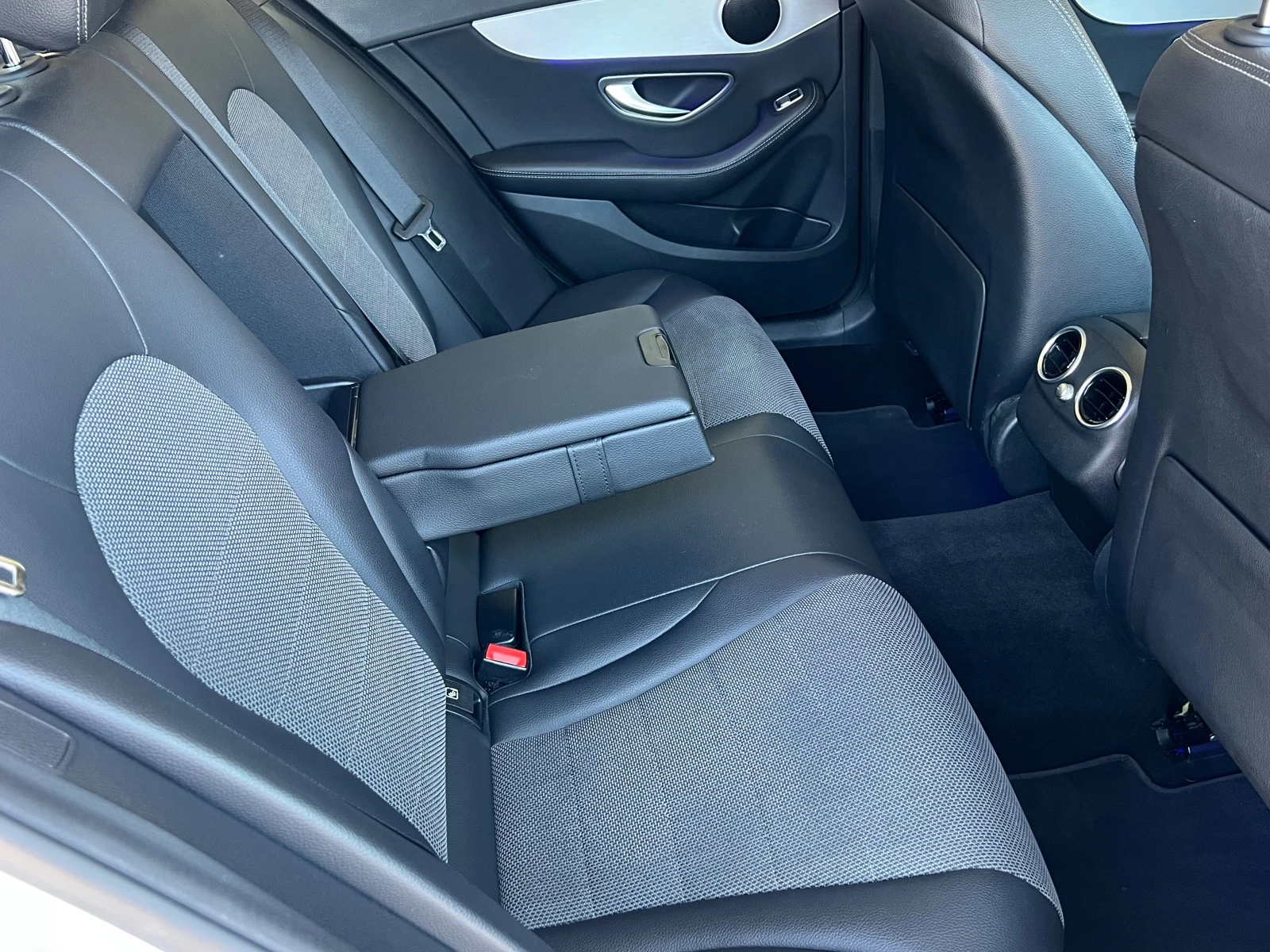 Mercedes-Benz C 300 d, 9G, 4-MATIC, AMG LINE, MULTIBEAM, CAMERA-360-FU, снимка 13 - Автомобили и джипове - 55476003