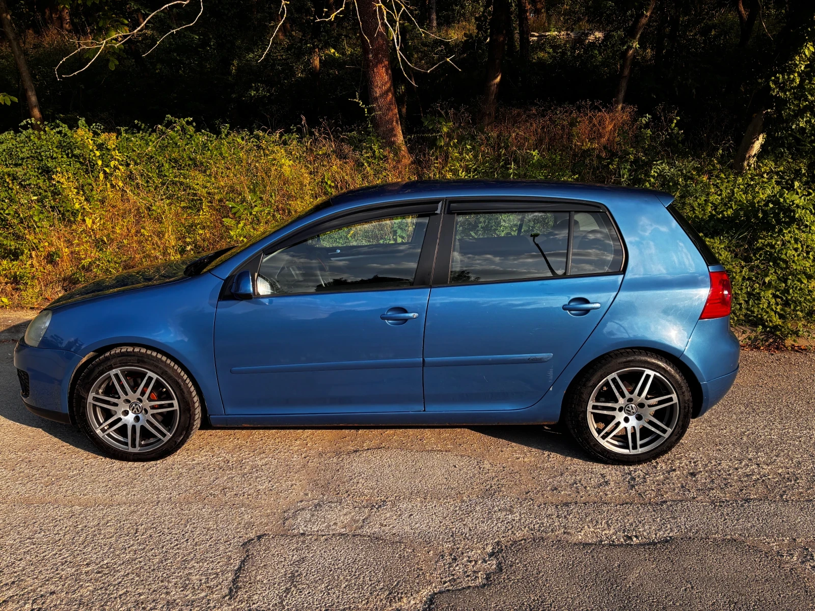 VW Golf 1.9 TDI, снимка 3 - Автомобили и джипове - 55598396