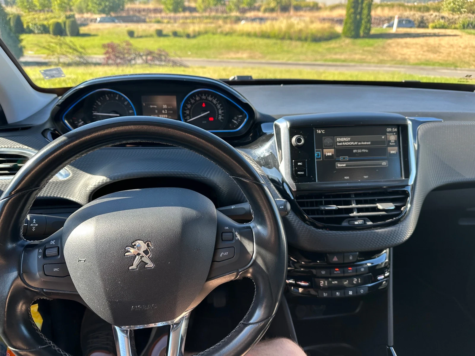 Peugeot 2008 Carplay Напълно обслужен, снимка 7 - Автомобили и джипове - 55976855