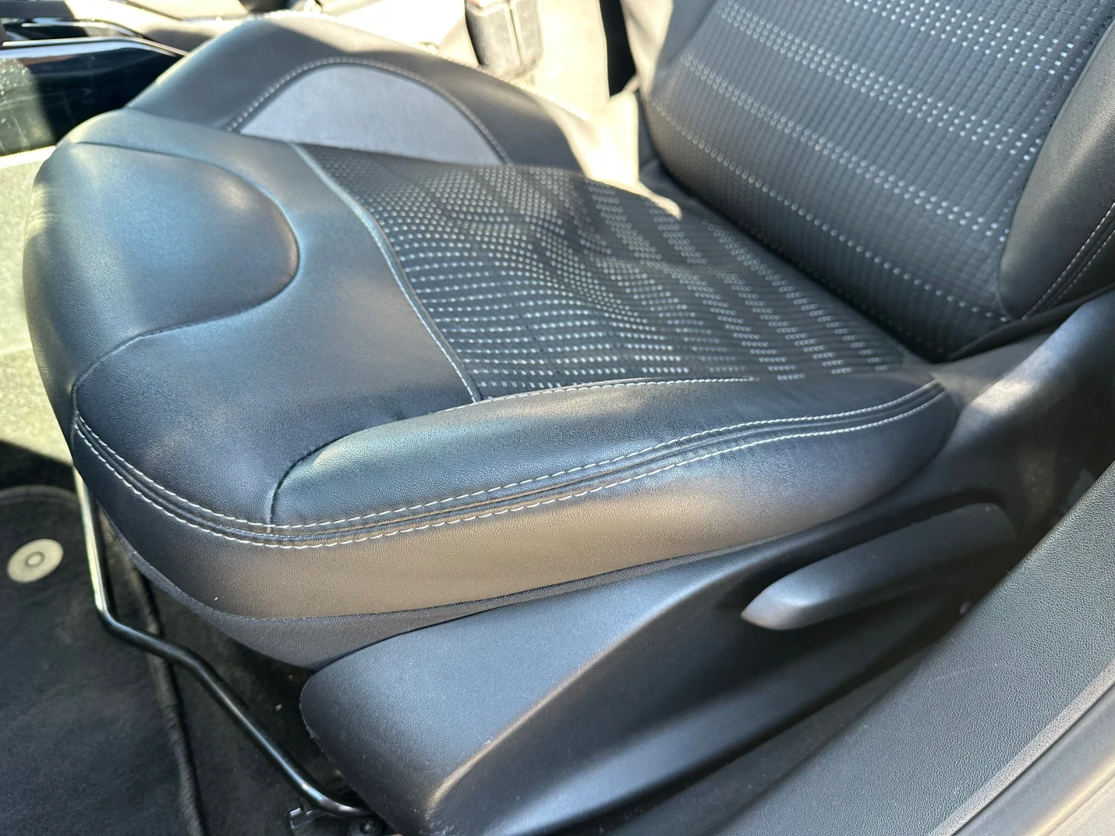 Peugeot 2008 Carplay Напълно обслужен, снимка 9 - Автомобили и джипове - 55976855
