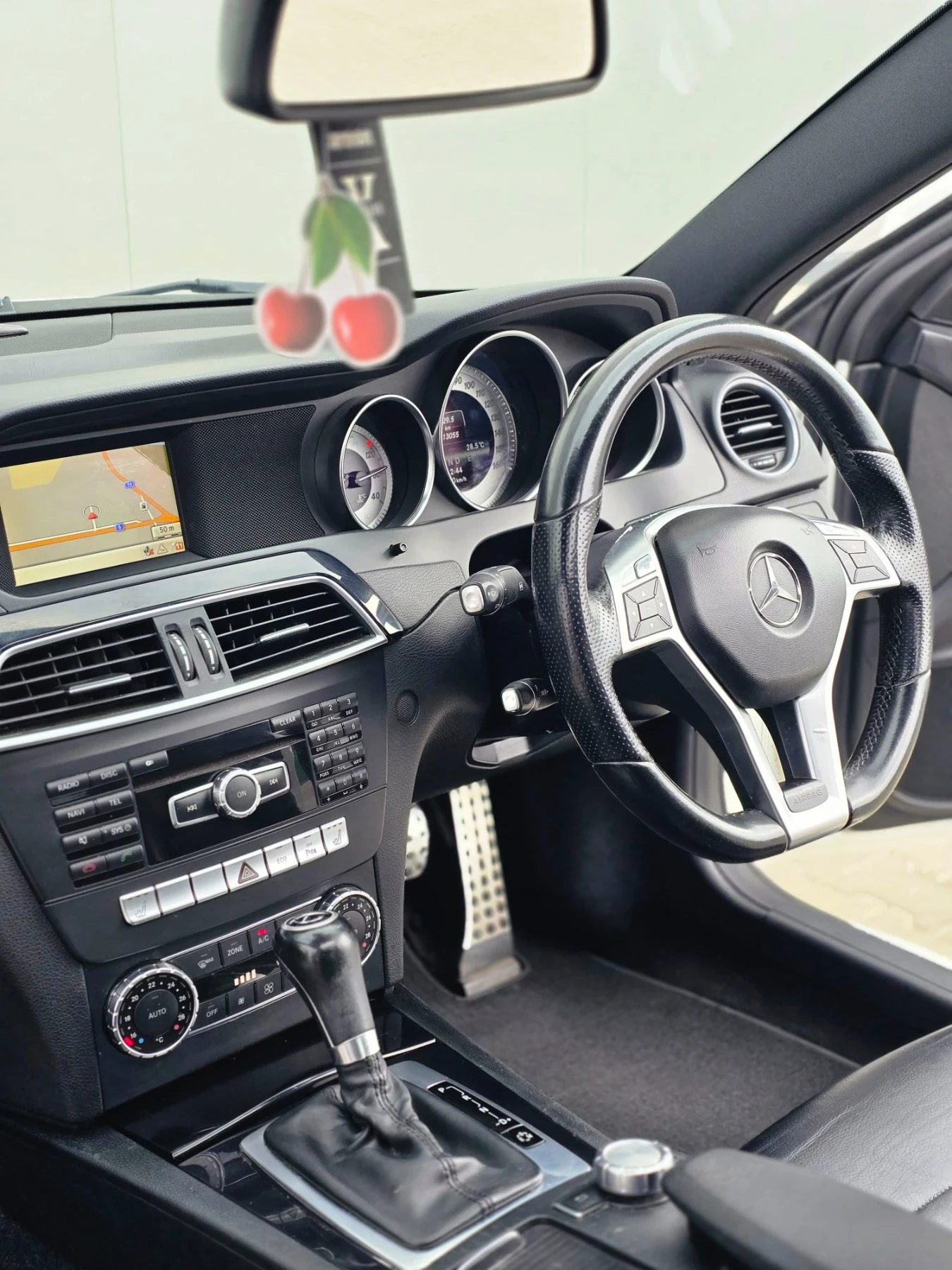 Mercedes-Benz C 220 AMG* Pano* Full* , снимка 15 - Автомобили и джипове - 56045152