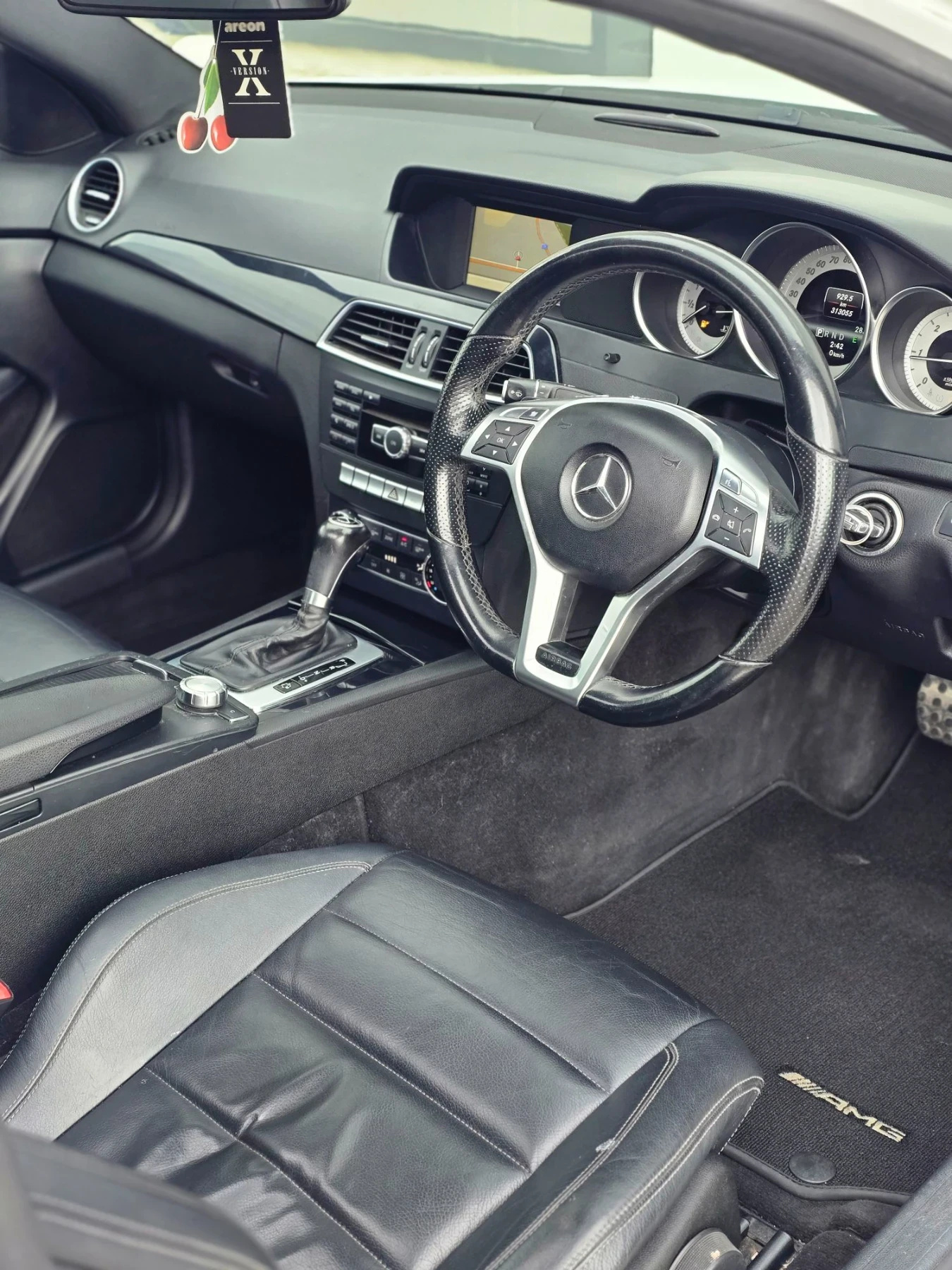 Mercedes-Benz C 220 AMG* Pano* Full* , снимка 10 - Автомобили и джипове - 56045152