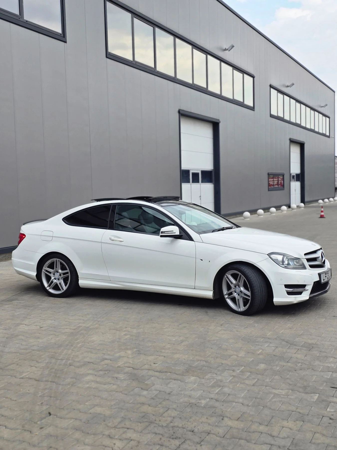 Mercedes-Benz C 220 AMG* Pano* Full* , снимка 4 - Автомобили и джипове - 56045152