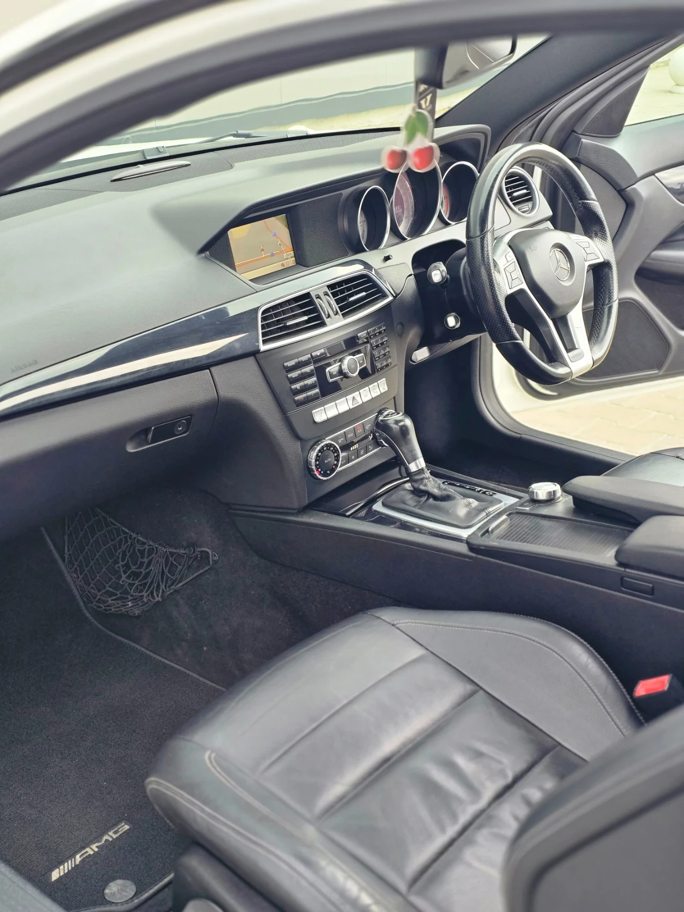 Mercedes-Benz C 220 AMG* Pano* Full* , снимка 14 - Автомобили и джипове - 56045152
