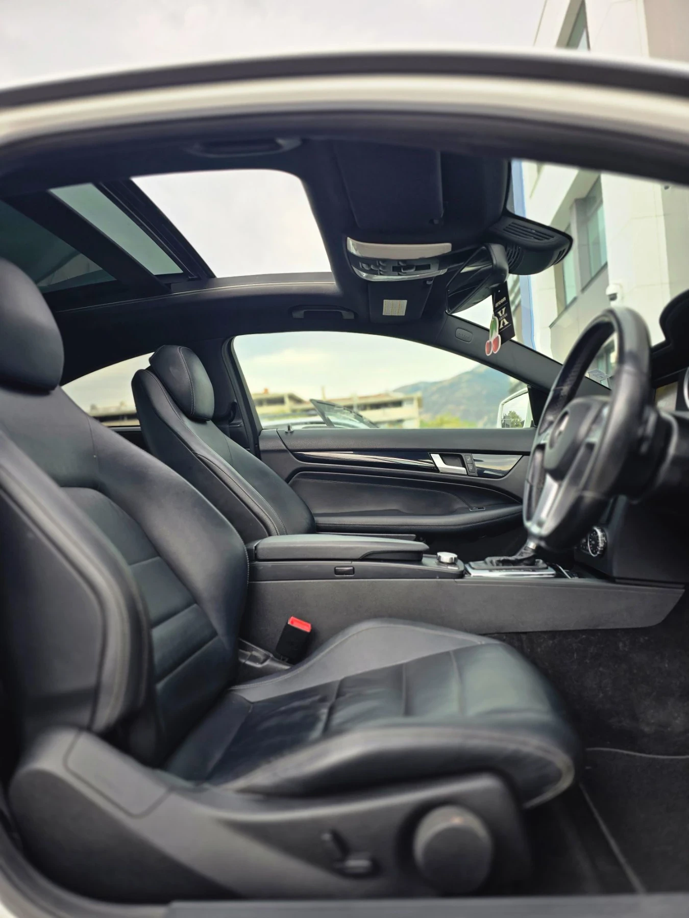 Mercedes-Benz C 220 AMG* Pano* Full* , снимка 17 - Автомобили и джипове - 56045152