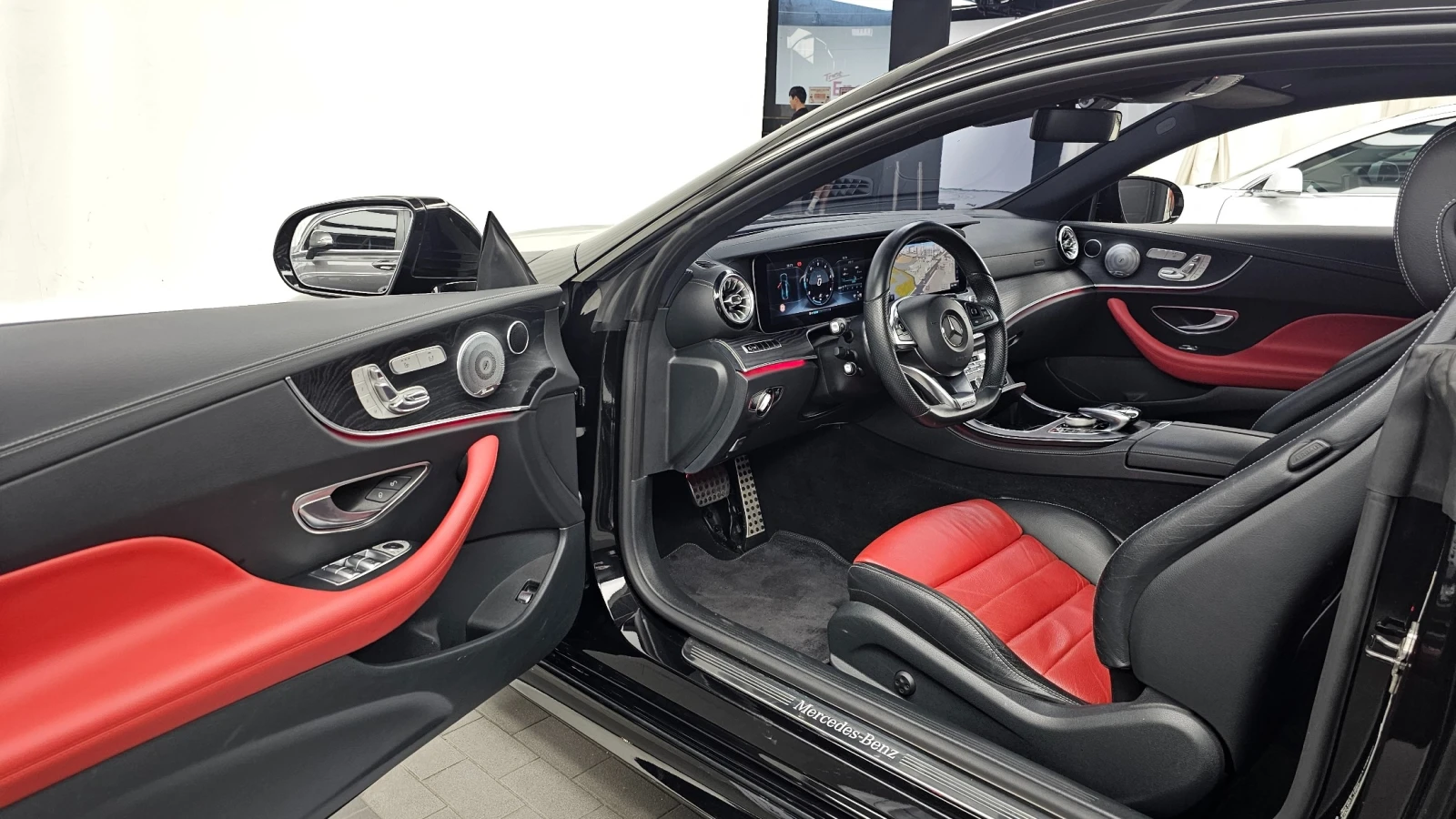 Mercedes-Benz E 220 2.0 Coupe, снимка 8 - Автомобили и джипове - 56118408