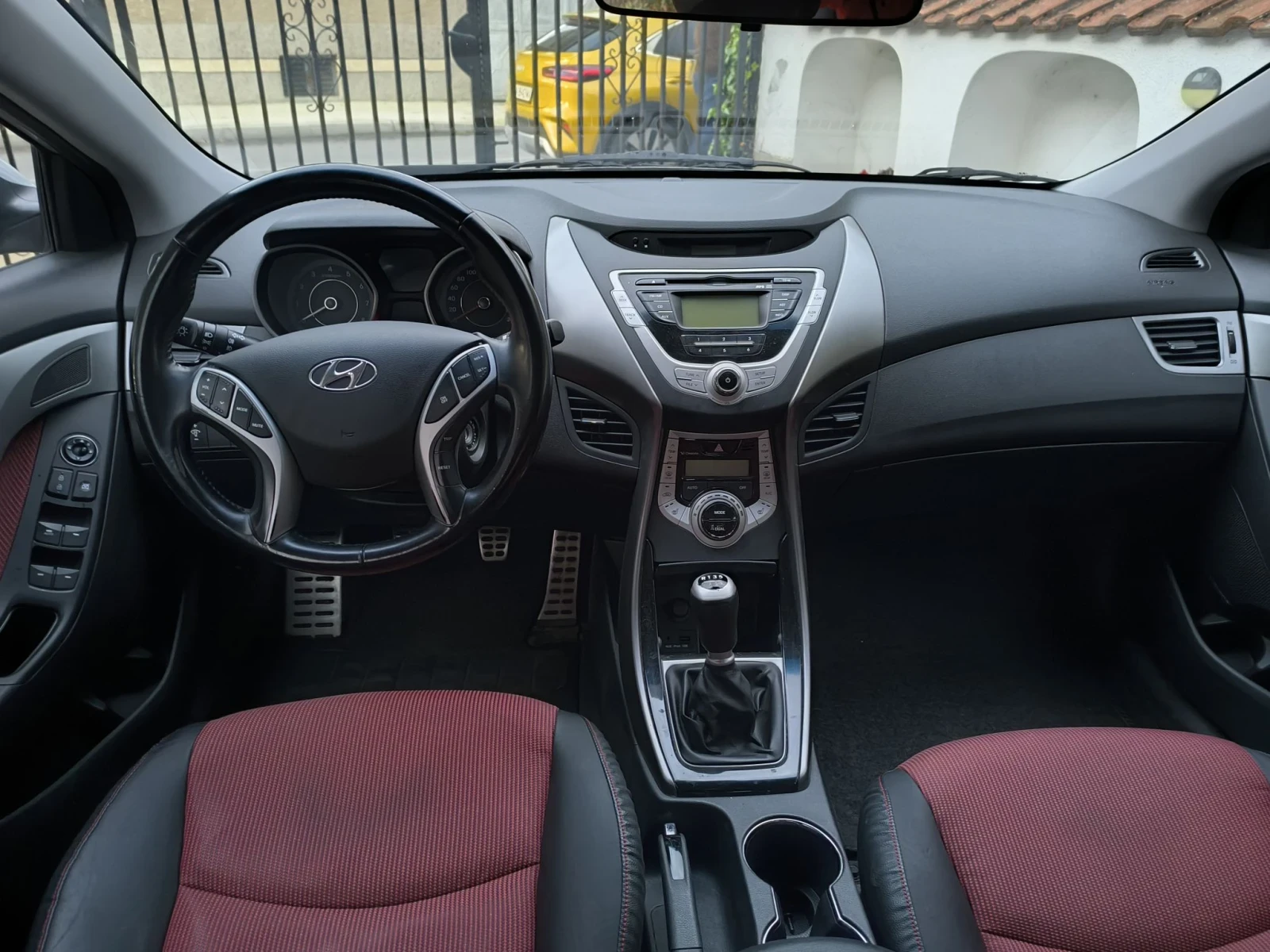 Hyundai Elantra 1.6 бензин , снимка 5 - Автомобили и джипове - 56631976