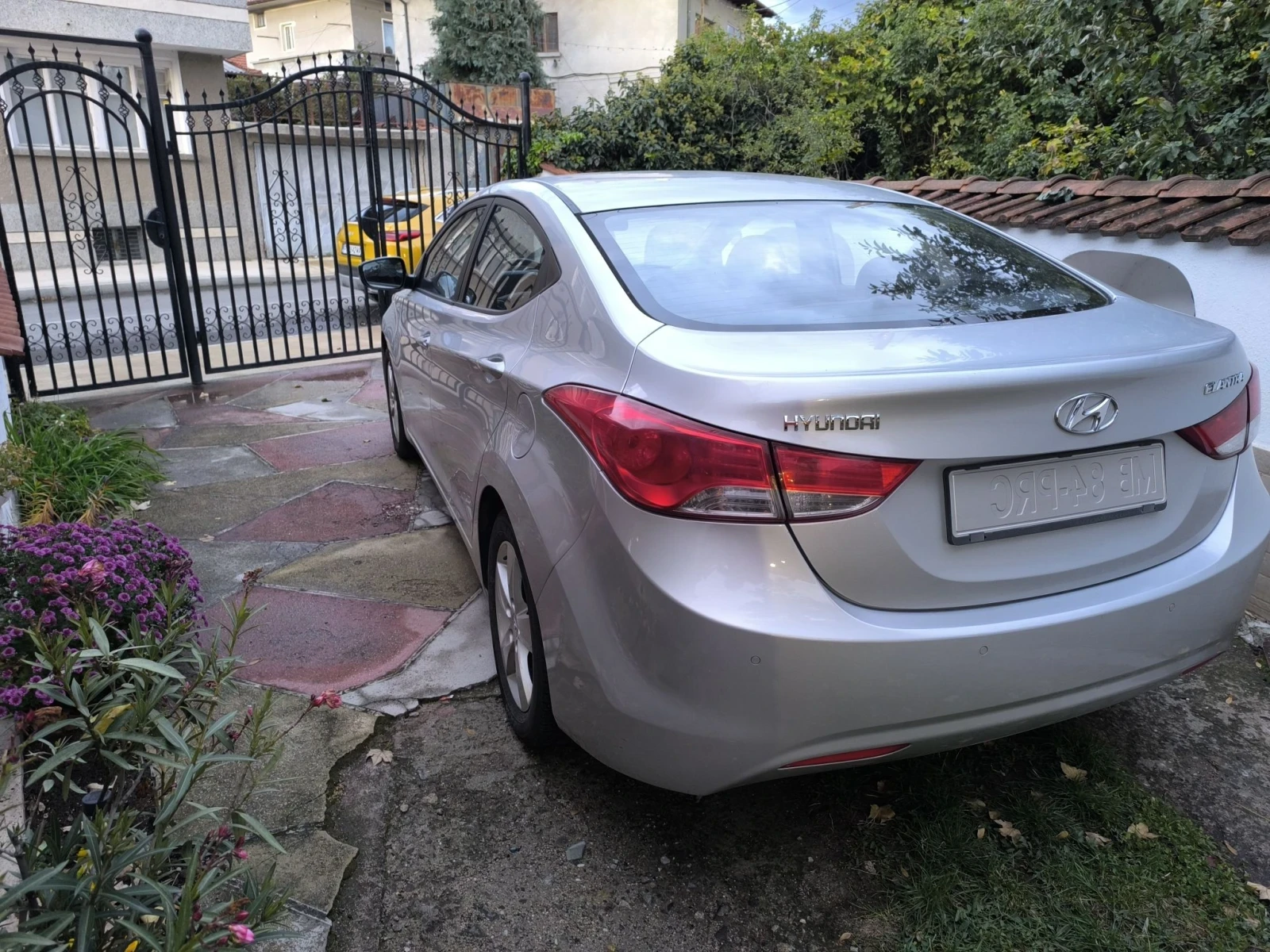Hyundai Elantra 1.6 бензин , снимка 4 - Автомобили и джипове - 56631976