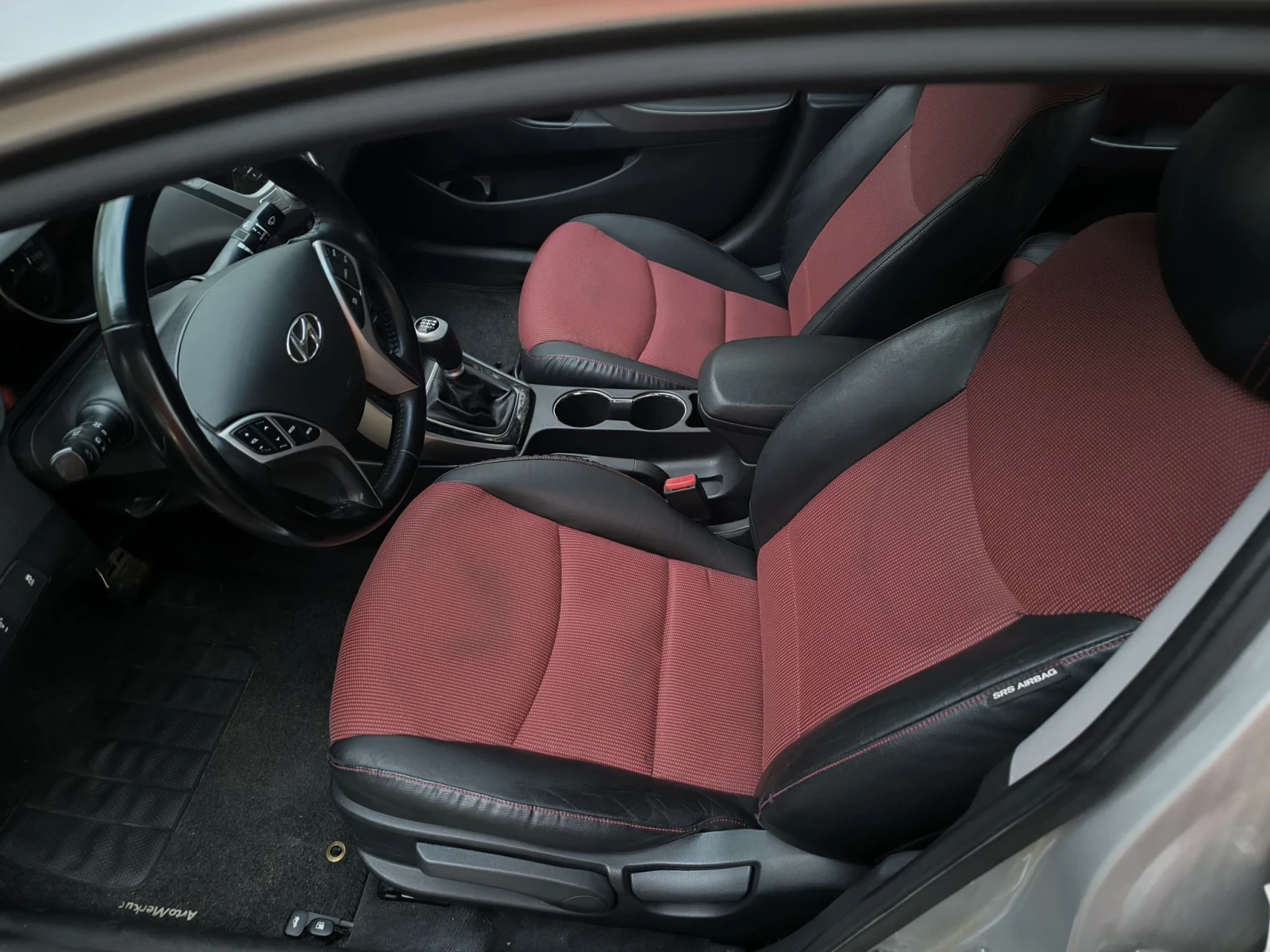 Hyundai Elantra 1.6 бензин , снимка 6 - Автомобили и джипове - 56631976