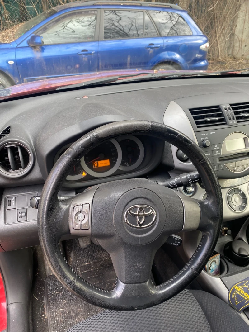 Toyota Rav4 2.2 D4D, снимка 9 - Автомобили и джипове - 48545167