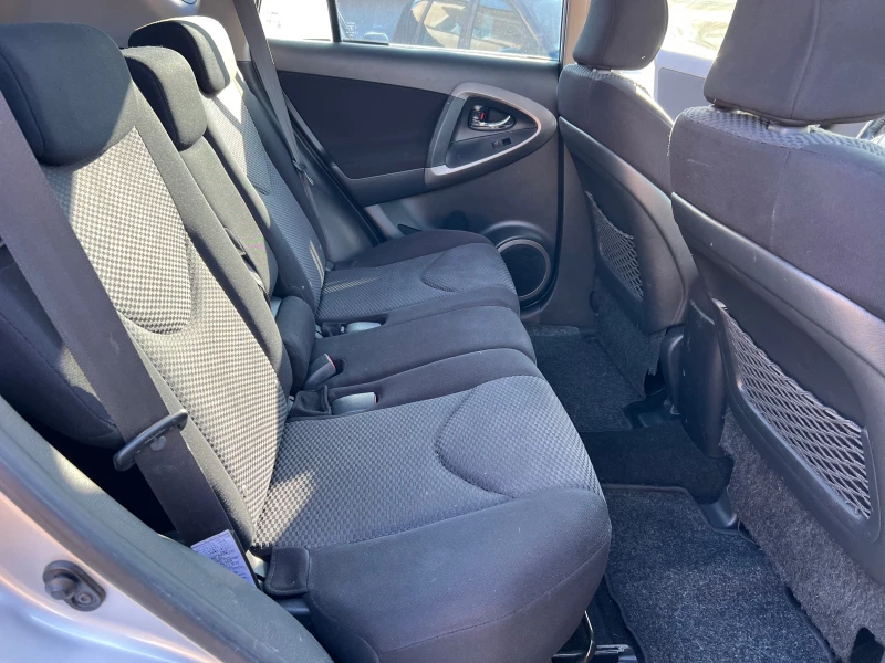 Toyota Rav4 2.2 D-4D CLIMA 4x4, снимка 16 - Автомобили и джипове - 53220364