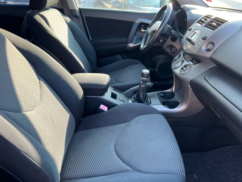 Toyota Rav4 2.2 D-4D CLIMA 4x4, снимка 14 - Автомобили и джипове - 53220364