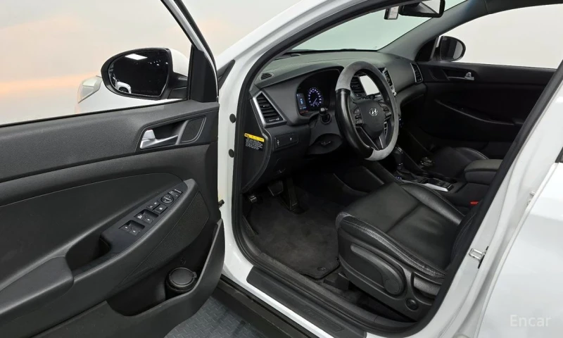 Hyundai Tucson, снимка 10 - Автомобили и джипове - 53437992