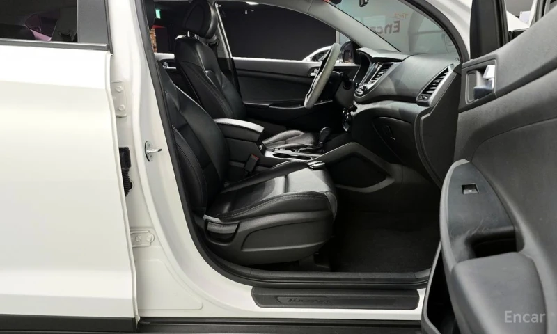 Hyundai Tucson, снимка 11 - Автомобили и джипове - 53437992