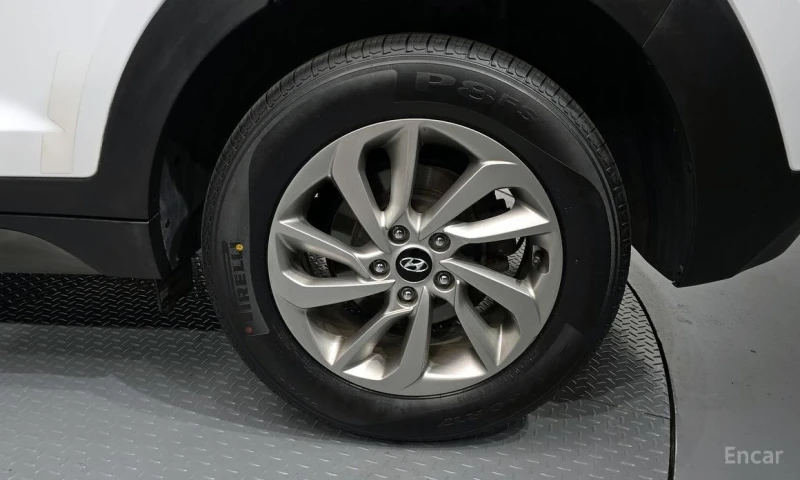 Hyundai Tucson, снимка 5 - Автомобили и джипове - 53437992