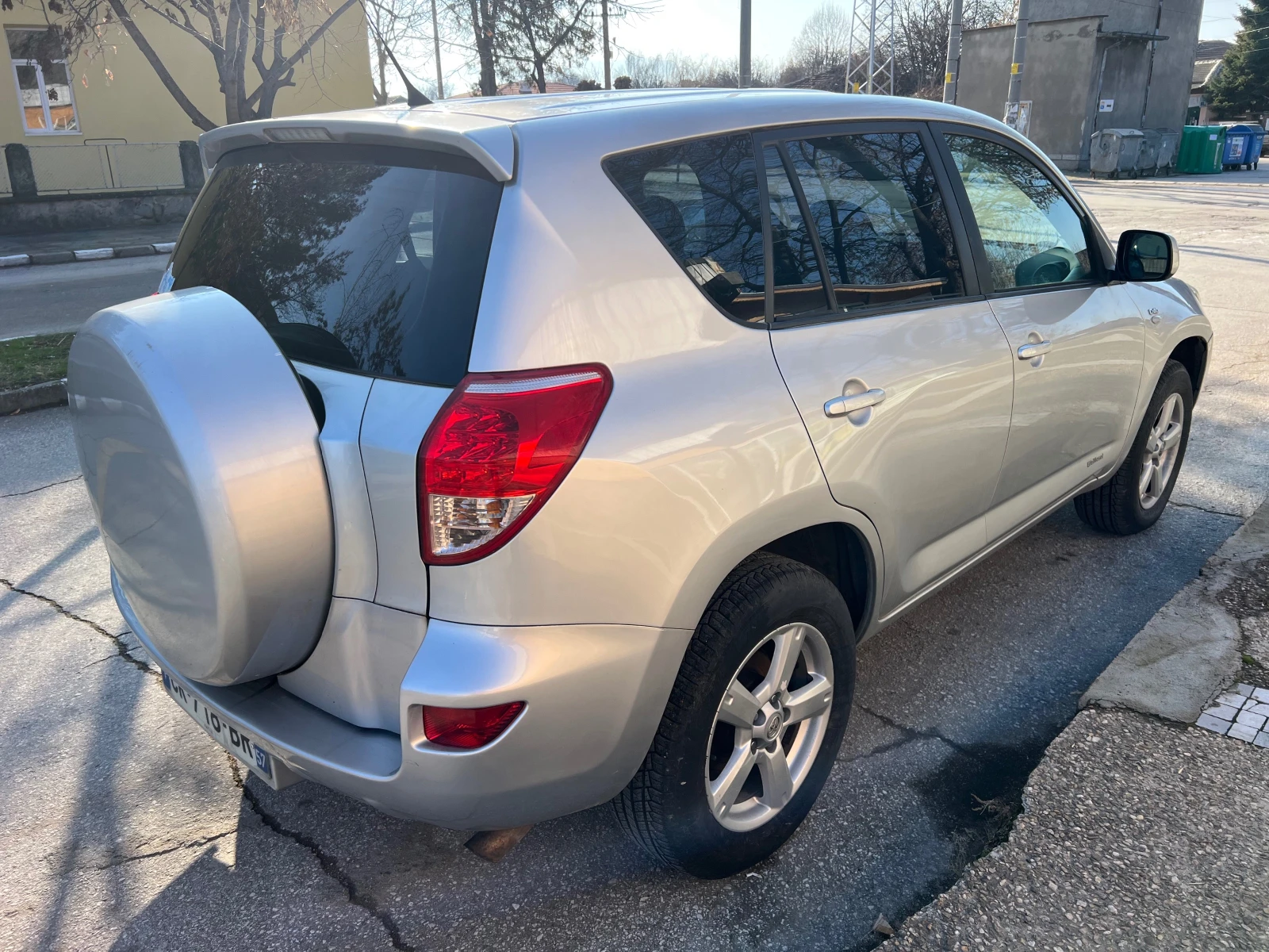 Toyota Rav4 2.2 D-4D CLIMA 4x4 - изображение 3