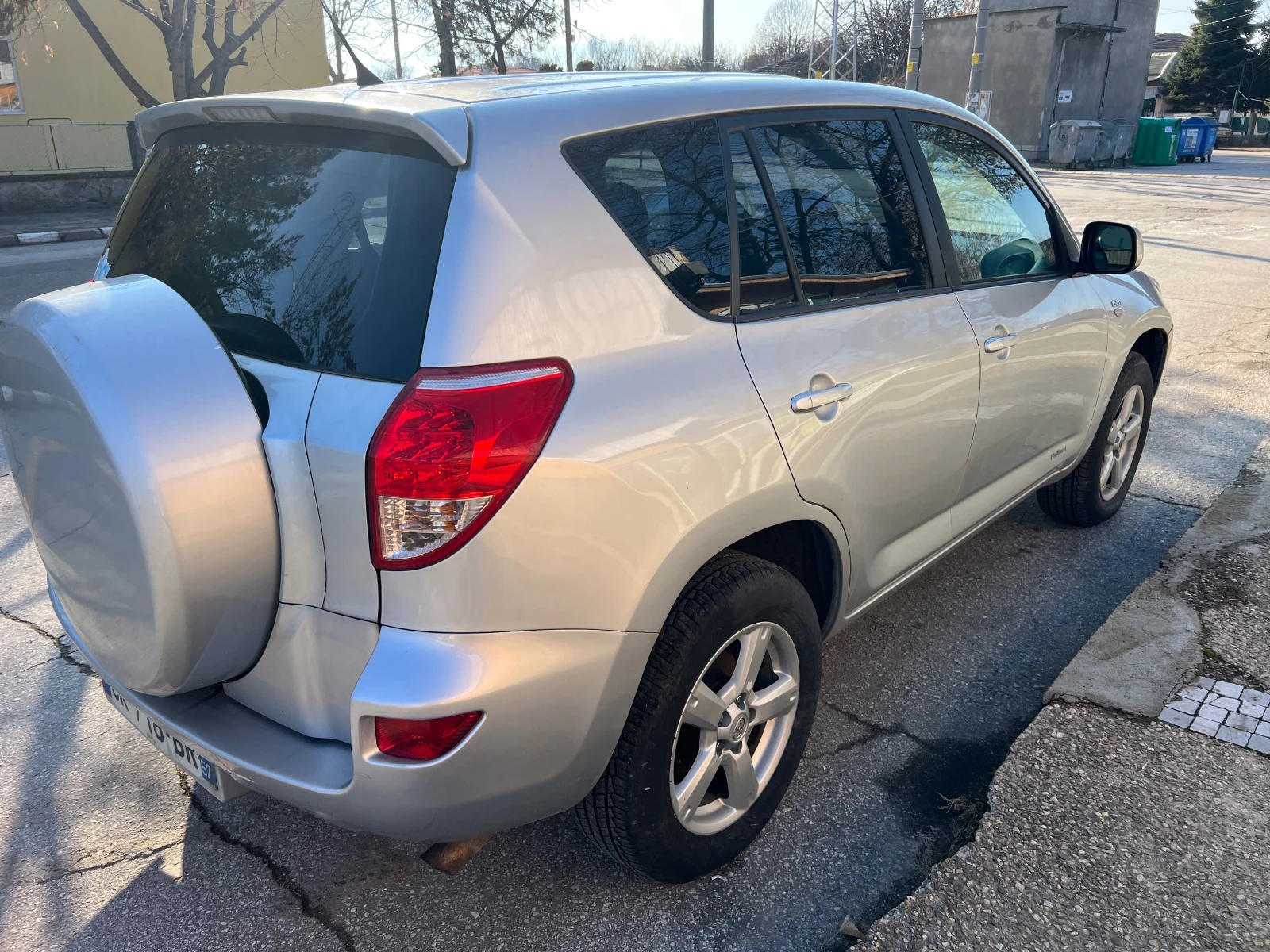 Toyota Rav4 2.2 D-4D CLIMA 4x4 - изображение 4