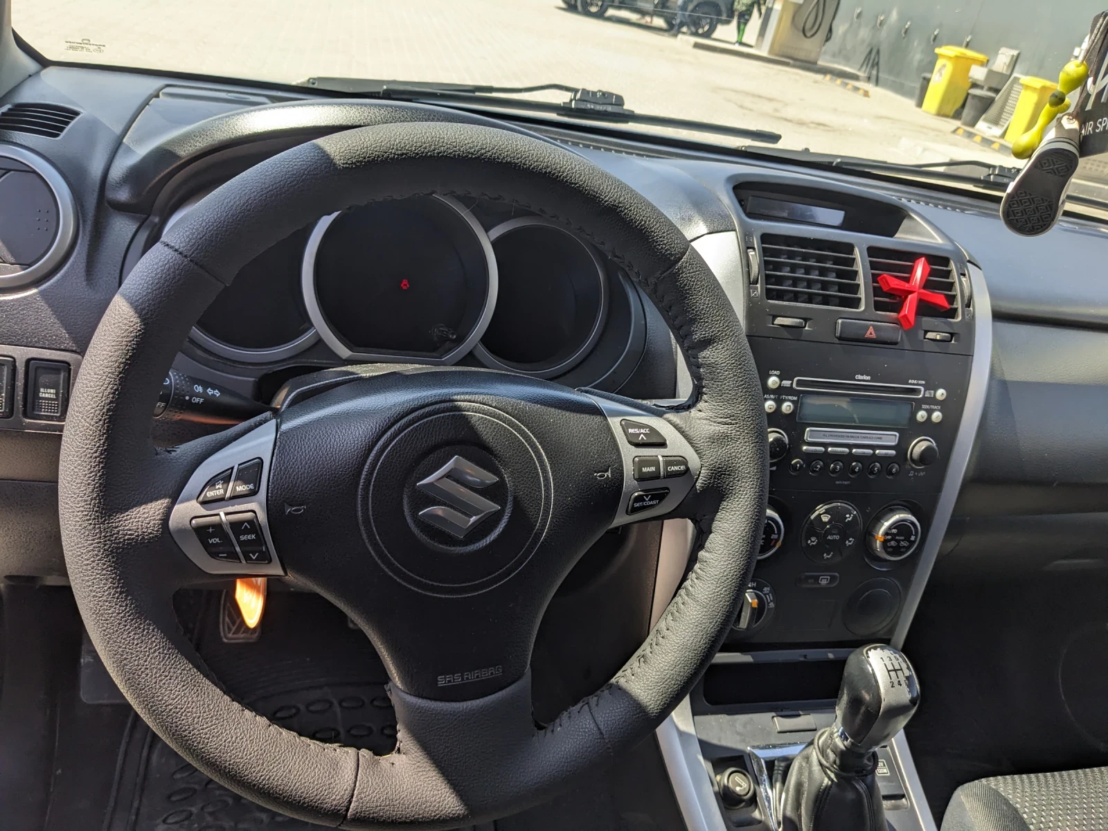 Suzuki Grand vitara 2.0 GAS 4x4, снимка 10 - Автомобили и джипове - 54172608